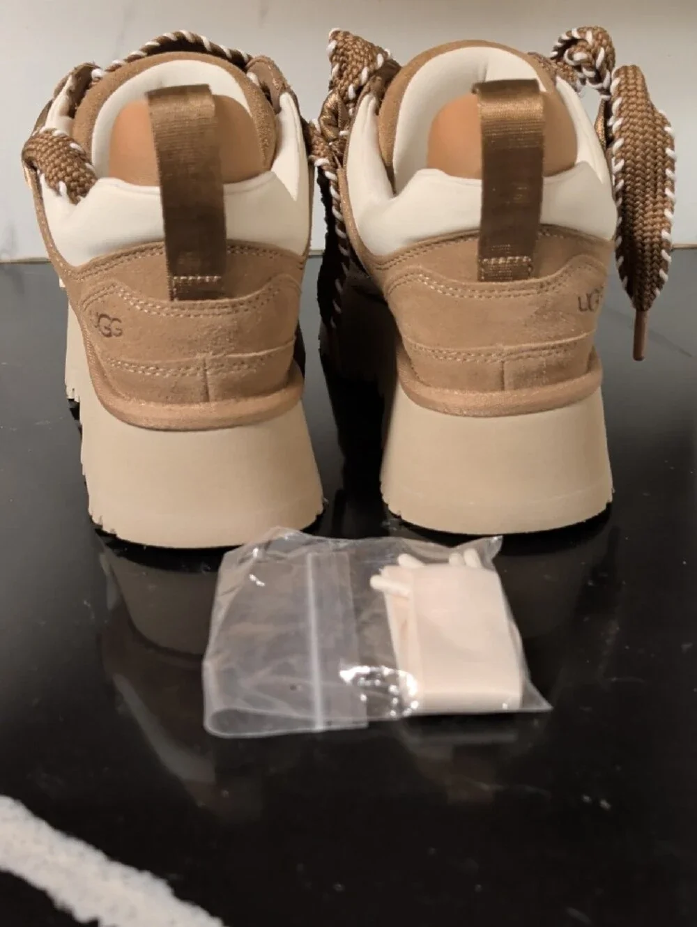 UGG Astromel Chestnut Platform Sneakers Size 8 Like New/Box MSRP $160